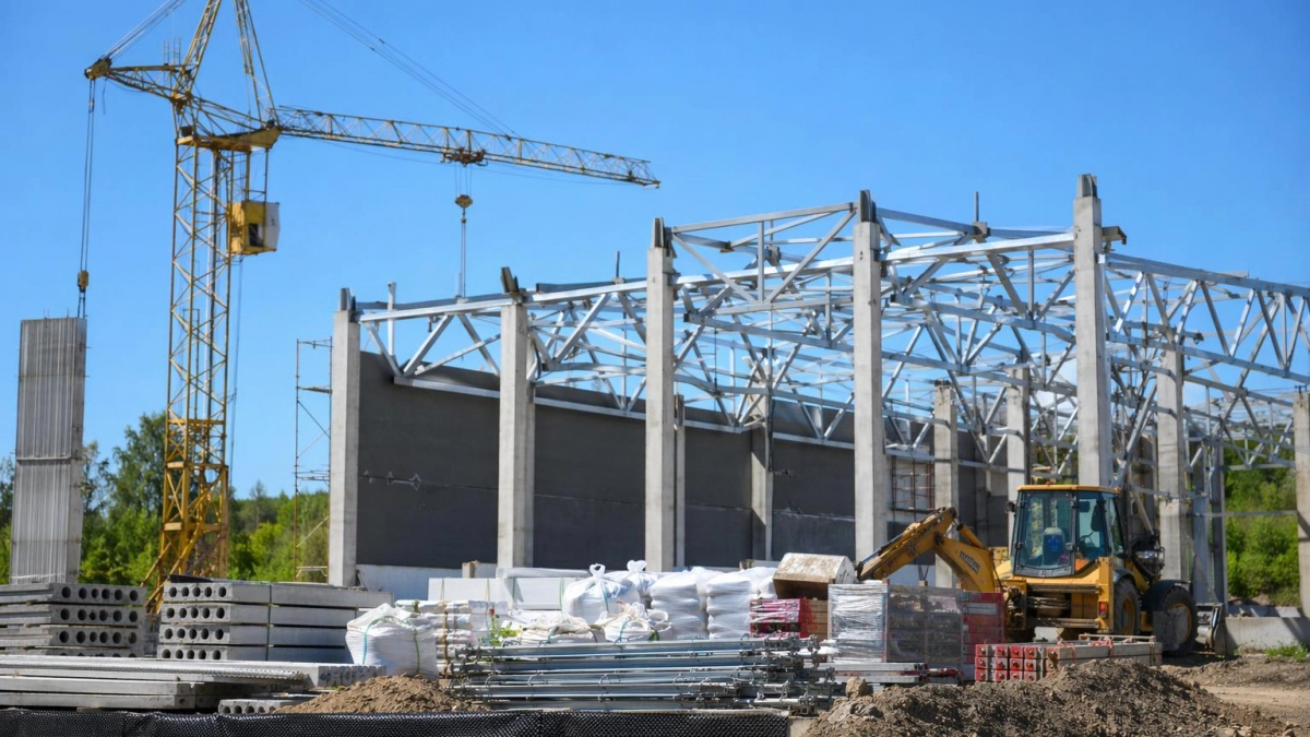 ФОК с бассейном в Толбазах откроют в 2028 году после корректировки сроков