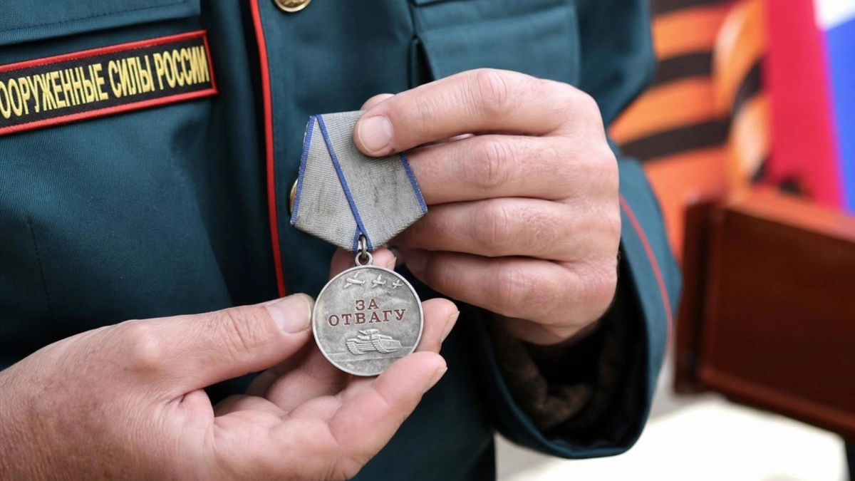 В Уфе семье солдата ВОВ передали найденную в Латвии медаль За отвагу