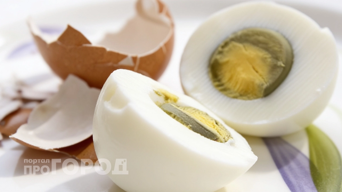Серое кольцо на желтке портит вкус и вид: узнайте почему это происходит и как варить яйца правильно