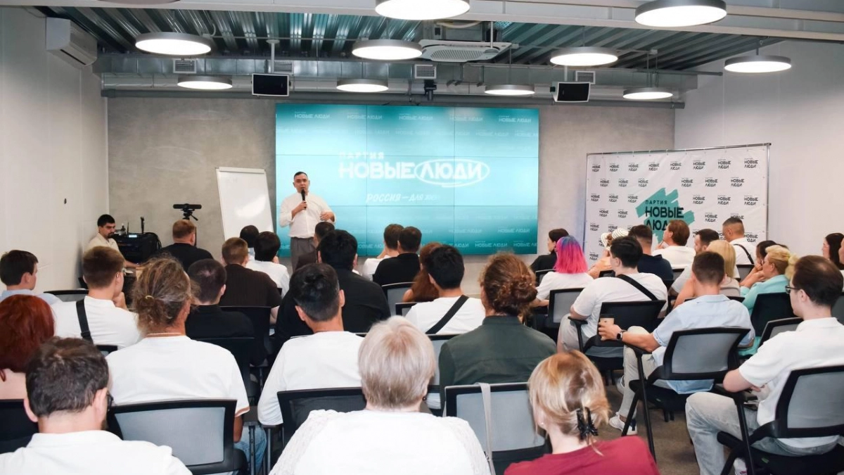 «Новые люди» в Уфе вручили партбилеты членам партии