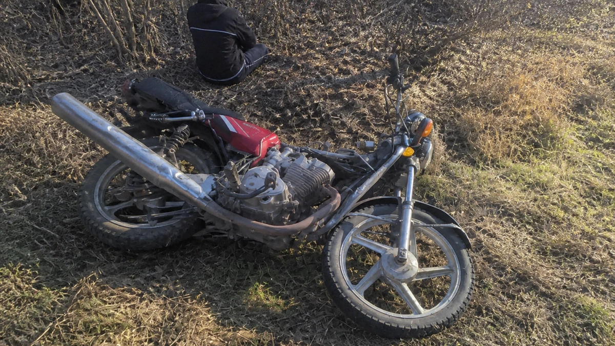 В Башкирии водитель мопеда погиб в ночном ДТП на трассе с Kia