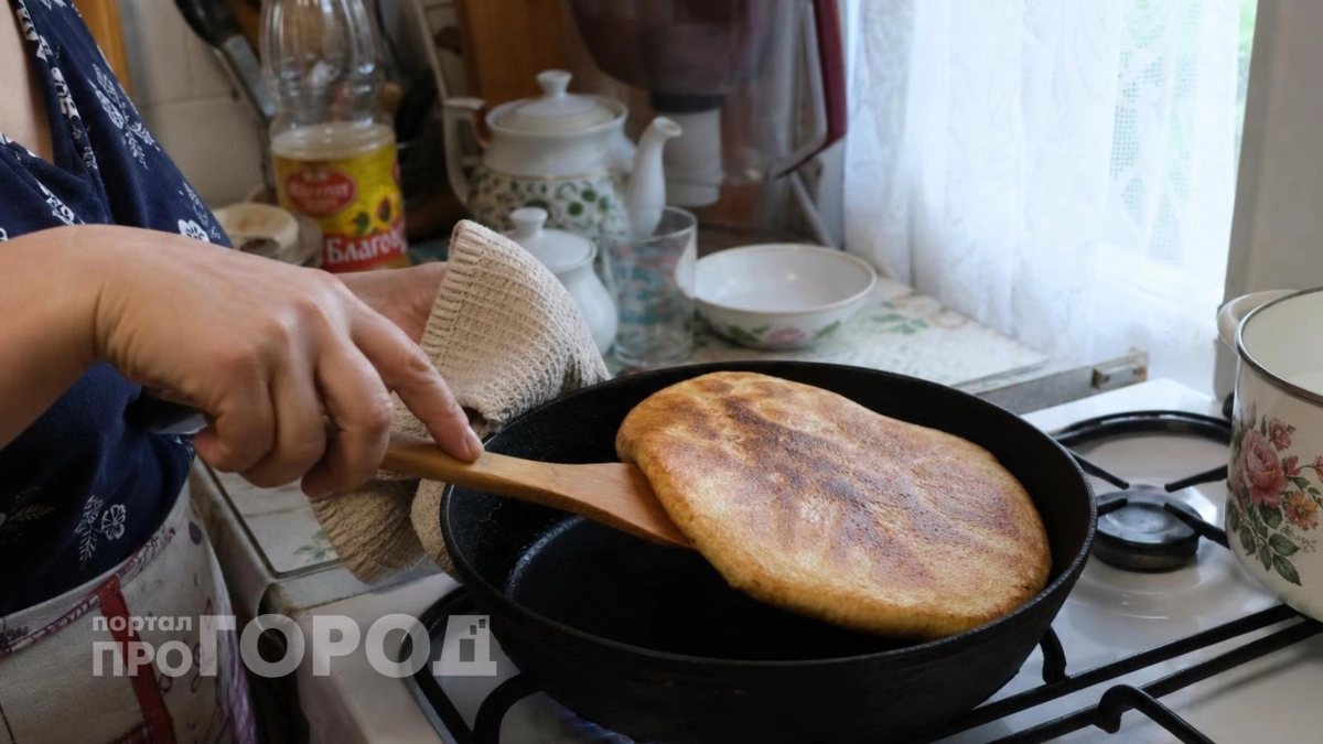 Перестала покупать магазинный хлеб: пеку пышные лепешки на сковороде за 15 минут без долгого замеса теста