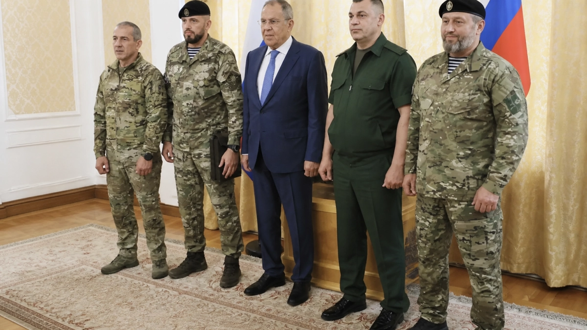 Лавров вручил награду офицеру из Башкирии с боевым опытом Чечни и Крыма
