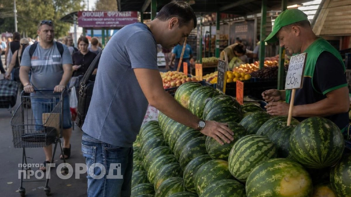 Забудьте про стук по кожуре: запомните эти 3 верных признака, чтобы всегда забирать домой лучший арбуз