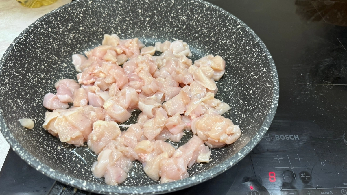 Вы совершаете опасную ошибку на кухне: почему мытье этих продуктов лишь распространяет вредные бактерии