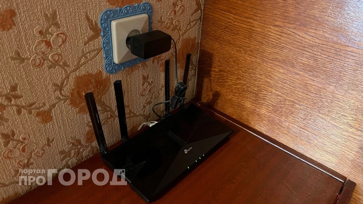 Мастера по ремонту роутеров молчат об этом: обычная фольга за усилителем заставит интернет летать по всей квартире