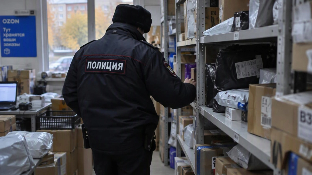 В Уфе сотрудника ПВЗ задержали после кражи консоли, смартфонов и ноутбука