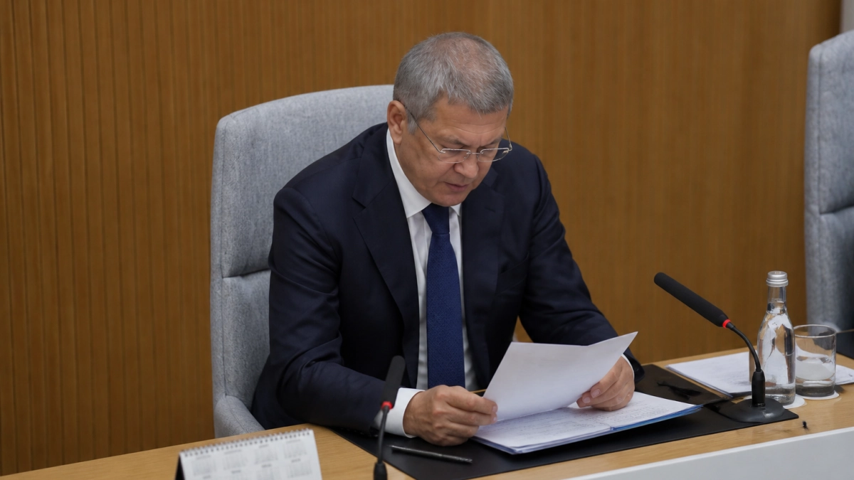 Хабиров объяснил отмену оперативок командировкой в Узбекистан и поездкой в Красноярск