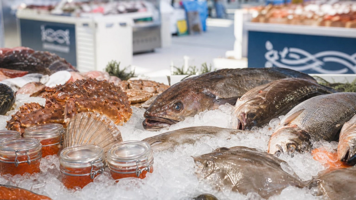 Вас водят за нос в рыбном отделе: один простой способ вычислить несвежий продукт за пару секунд на прилавке